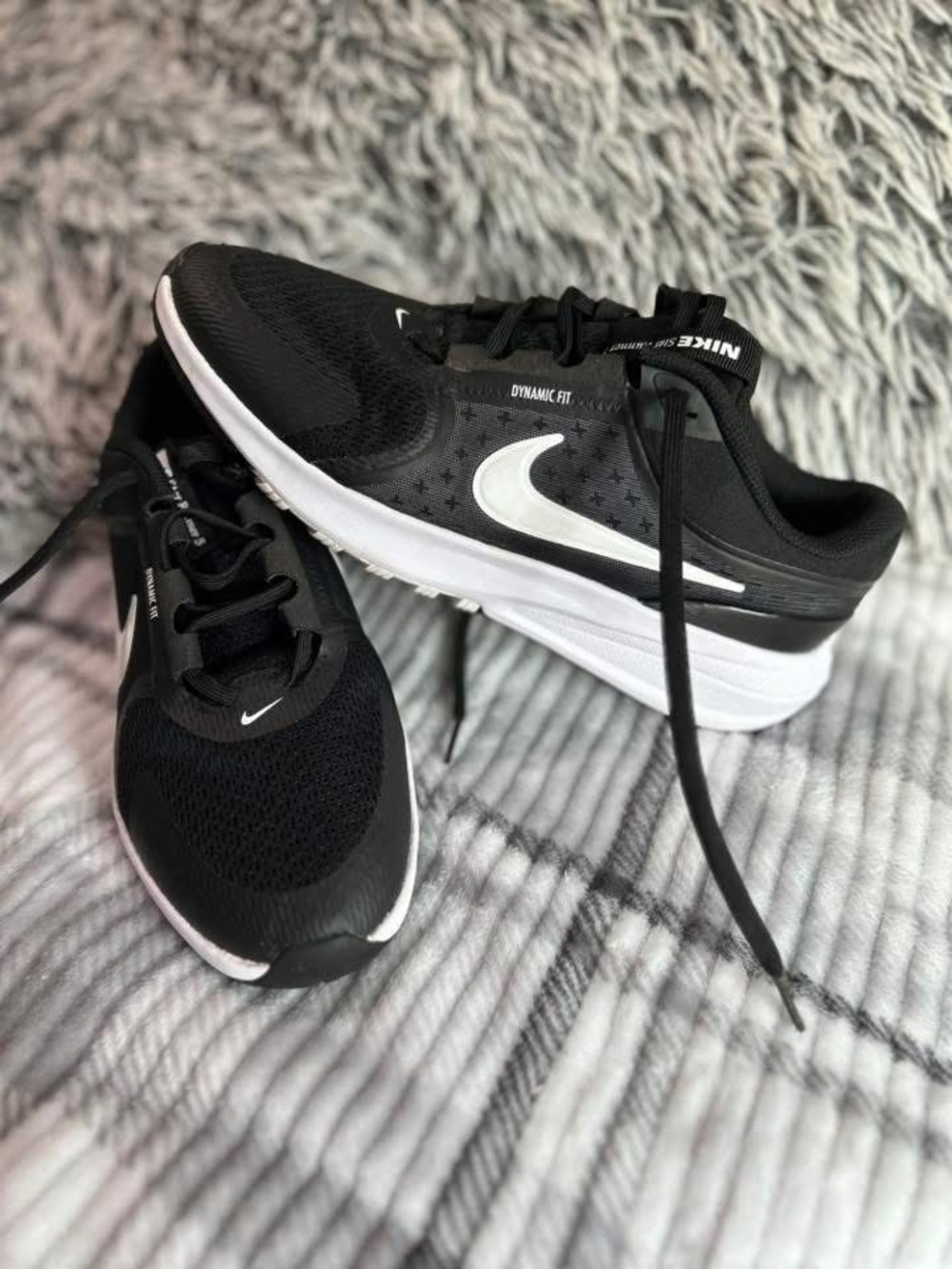 Nike Black and White Dynamic Fit Running Shoes